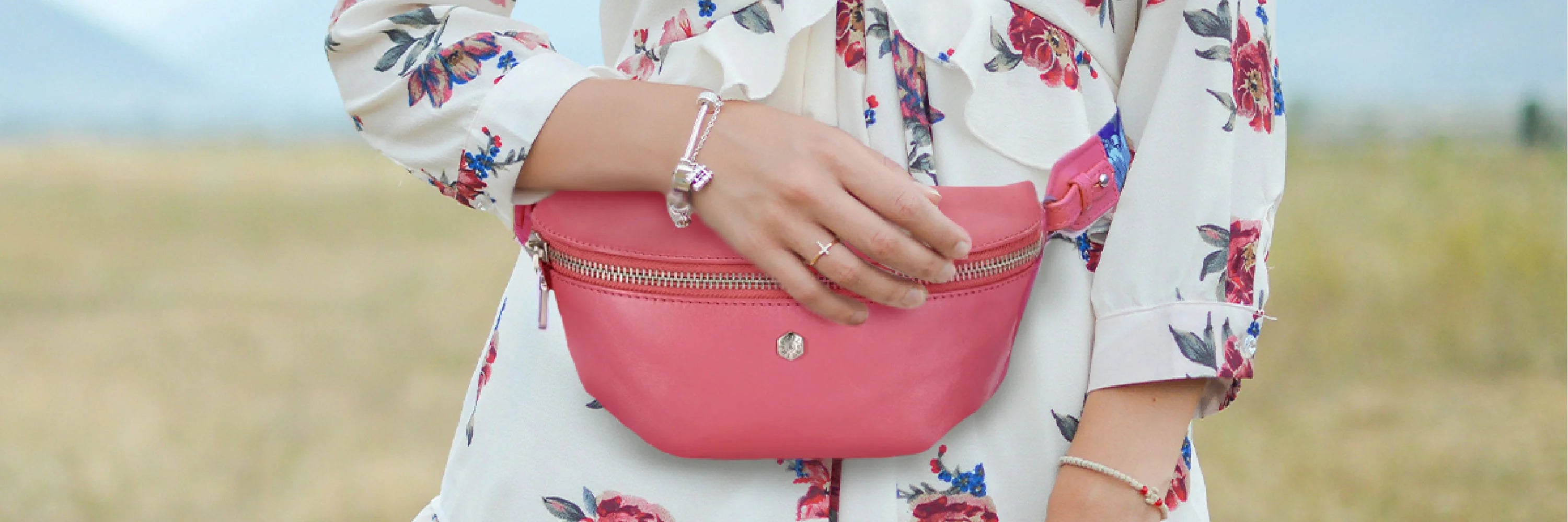 Why Women's Waist Bags Are a Must-Have Accessory