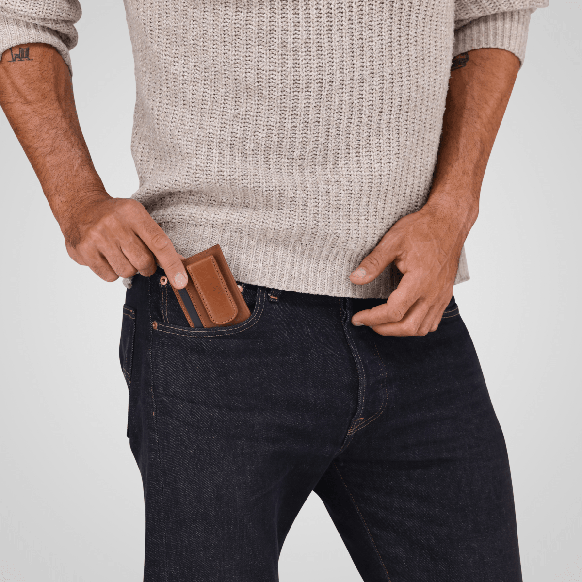 Norwegian tan men's leather card holder by Jekyll & Hide - hardware detail