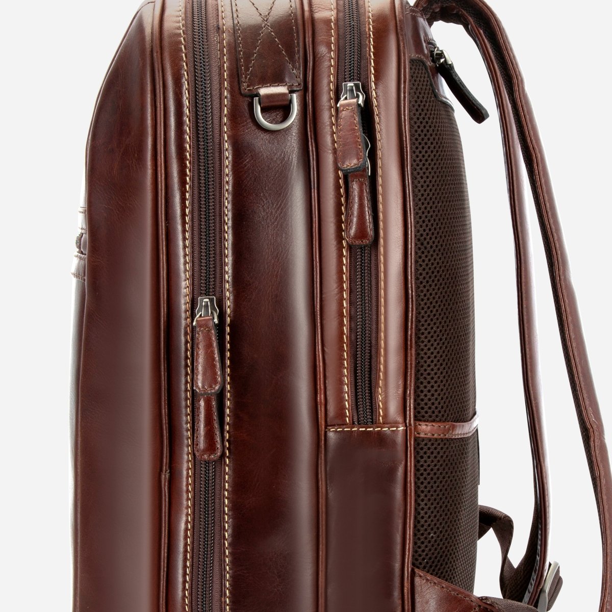 Montana colt men's leather backpack by Jekyll & Hide - hardware detail