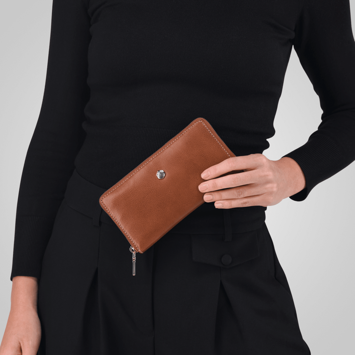 ZULU black large purse by Jekyll & Hide - front view