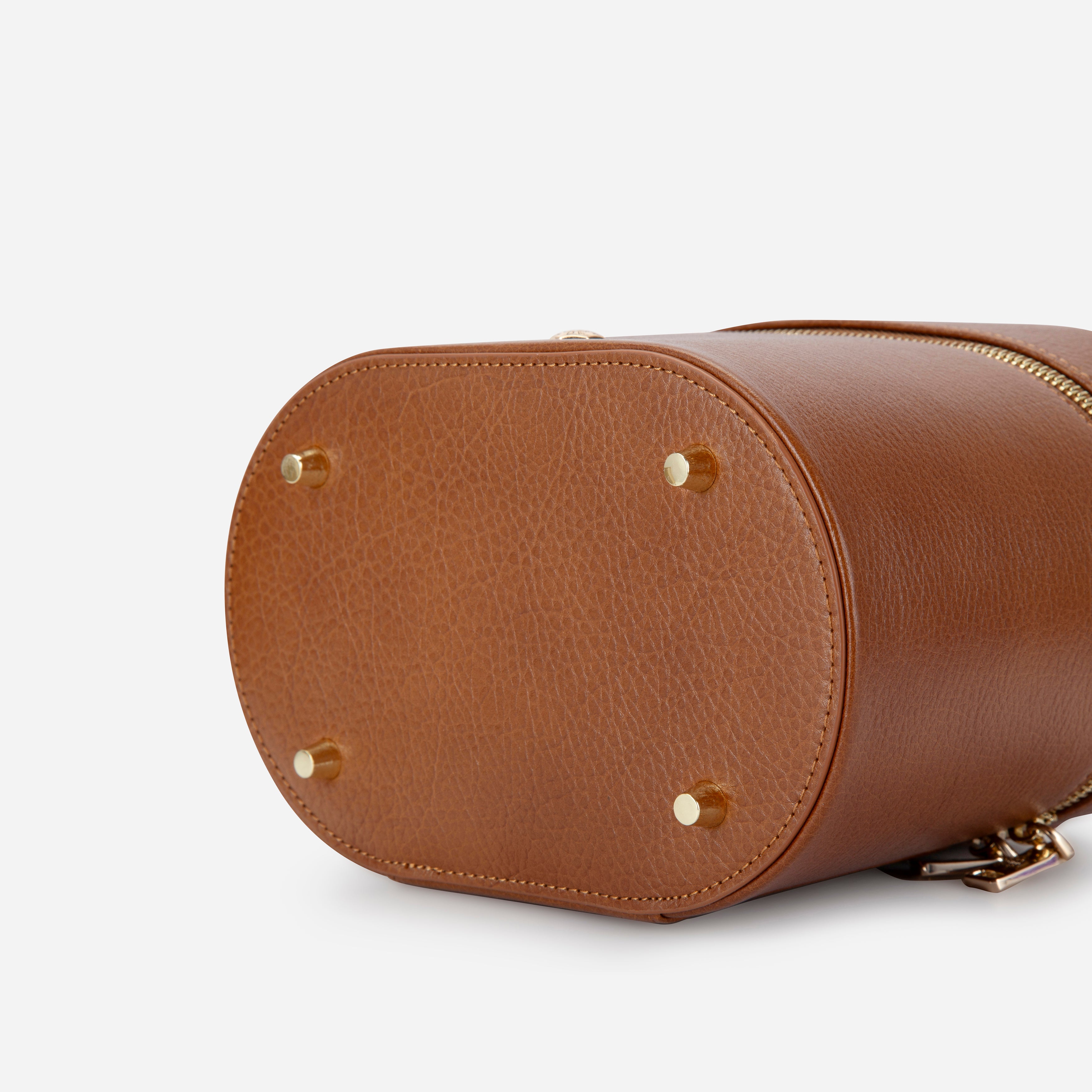 Jekyll & Hide Geneva Vanity Case in Tan, open with the lid mirror and the removable organiser lifted out